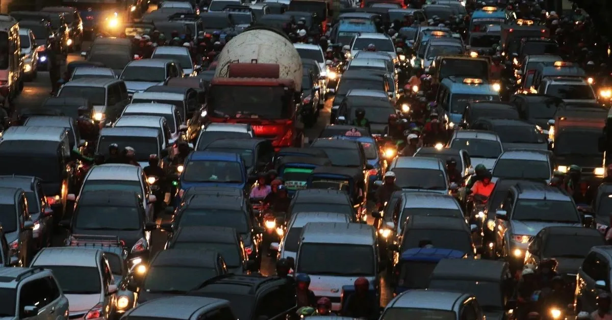 Photo of cars and trucks close to each other at night